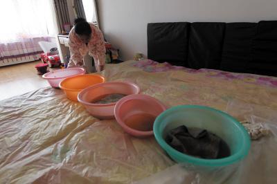 宁明楼上漏水，住户失联，小区没物管，业主维权难！律师来支招……